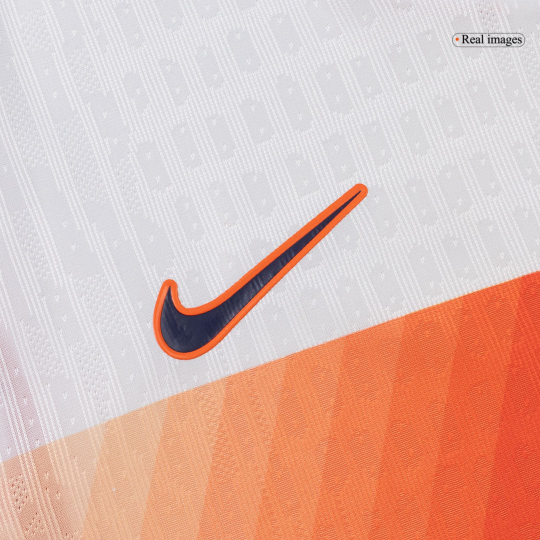 Nederland Uit Spelersversie Voetbalshirt WK Voetbal 2026 - Slim Fit - model