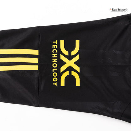 Heren Manchester United Derde Lange Mouwen Voetbalshirt 2025/26 - model