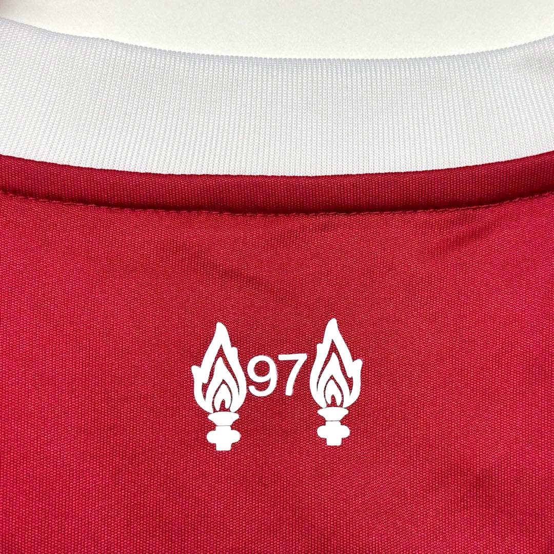 VIRGIL #4 Heren Liverpool Thuis Voetbalshirt 2025/26 - model