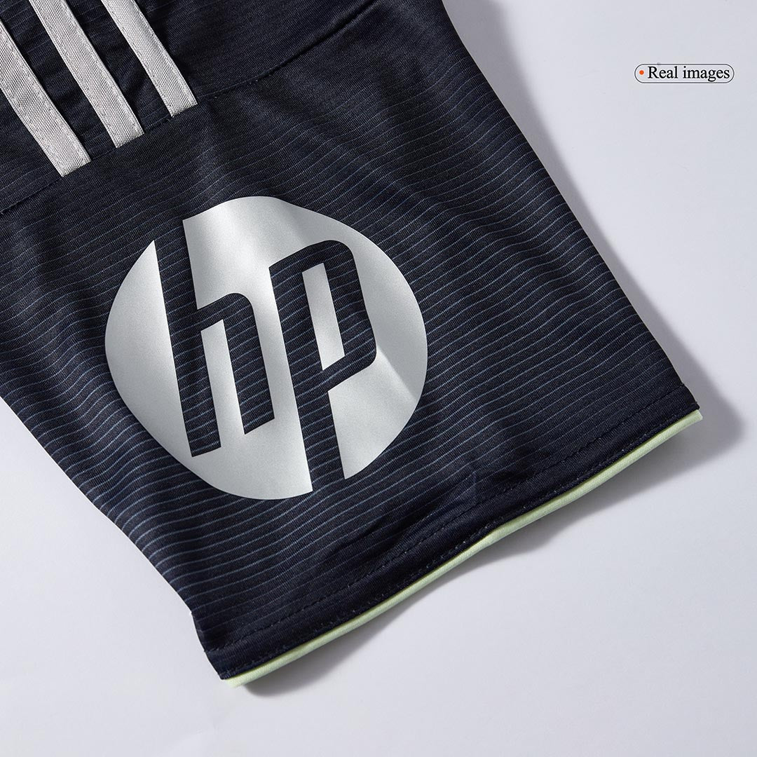 MBAPPé #10 Heren Real Madrid Uit Voetbalshirt 2025/26 - model