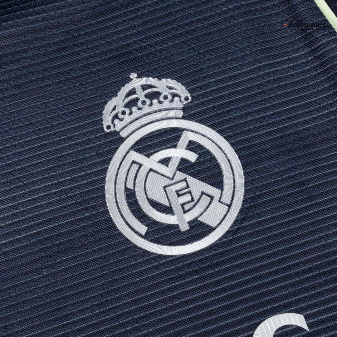 ARDA GÜLER #15 Real Madrid Uit Spelersversie Voetbalshirt 2025/26 - Slim Fit [PREMIUM] - zijkant