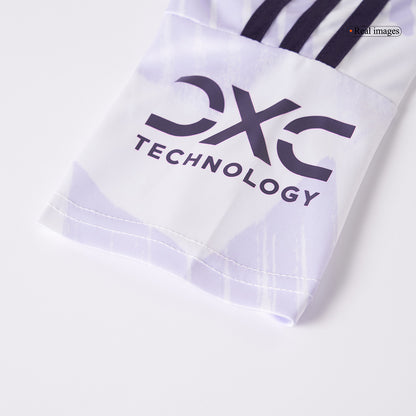 Kinder Manchester United Uit Tenue 2025/26 - verpakking