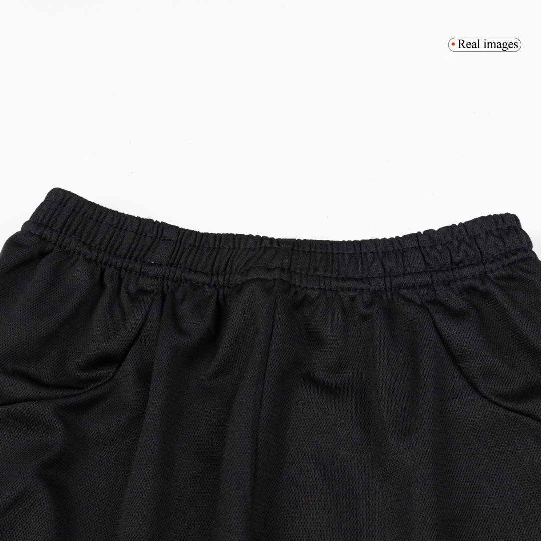 Kinder Liverpool Uit Tenue 2025/26 - model